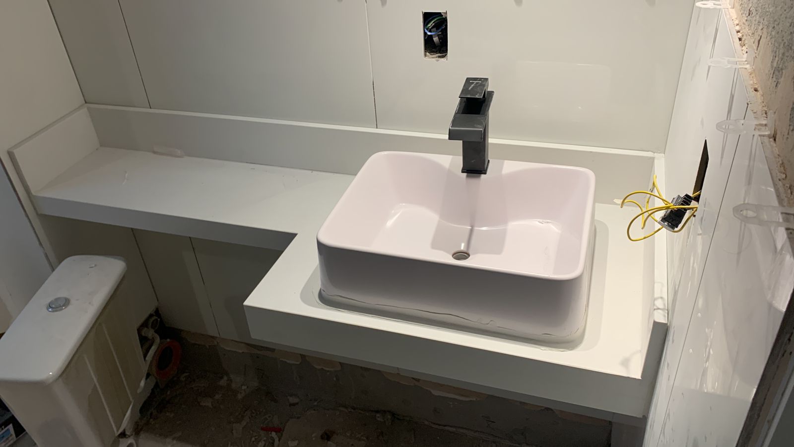 Pia e Bancada em Mármore Bege